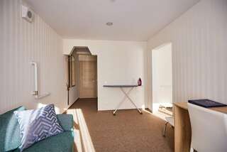 Гостиница Дружба Благовещенск Двухкомнатный, двухместный номер для гостей с ограниченными физическими возможностями-3